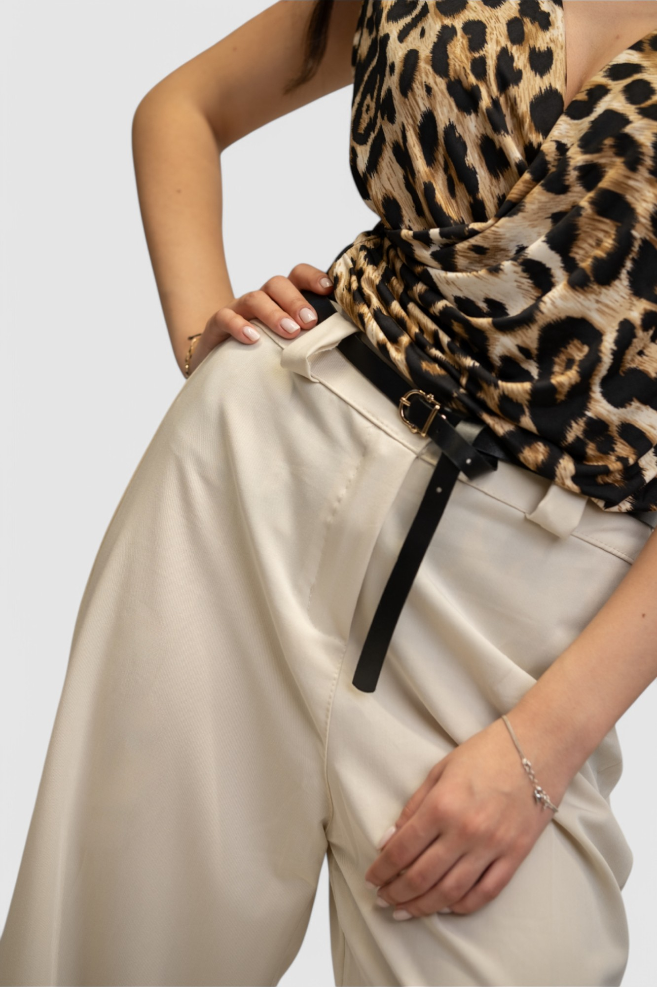 Ženske bež elegantne hlače široke nogavice Lorena