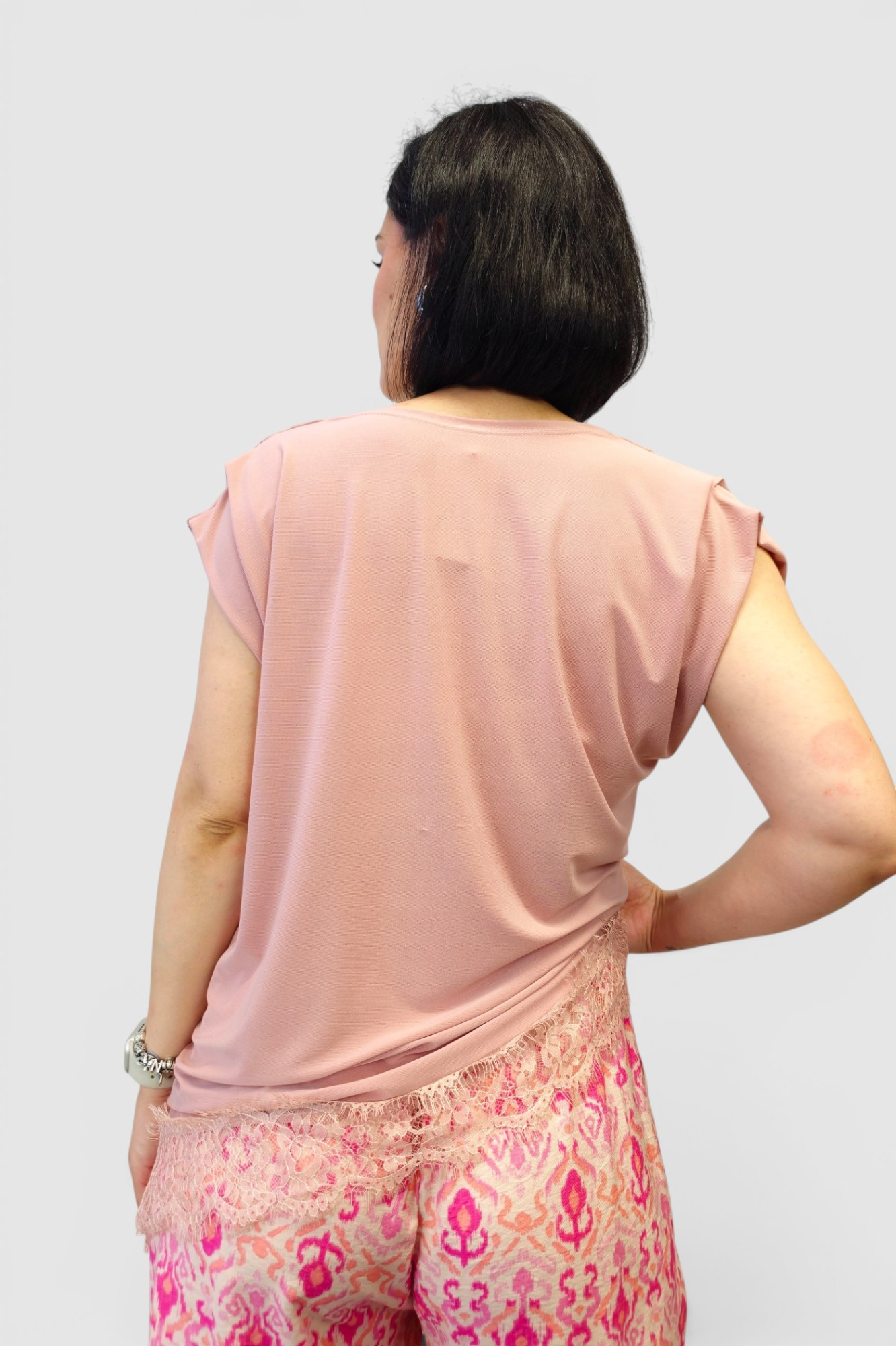 Ženska roza elegantna bluza sa čipkom Magi