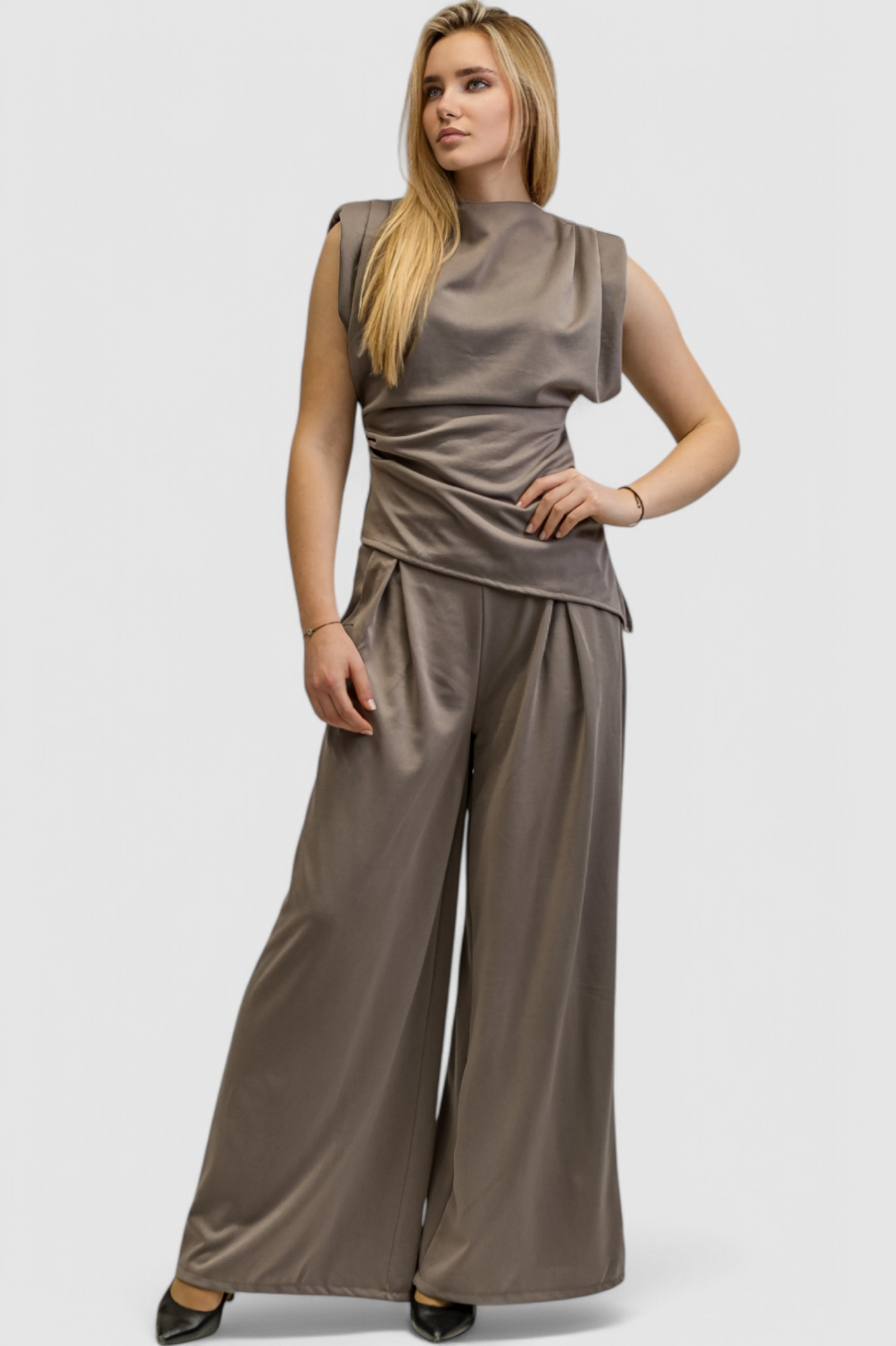 Ženski svijetlo sivi komplet s asimetričnim topom Francine