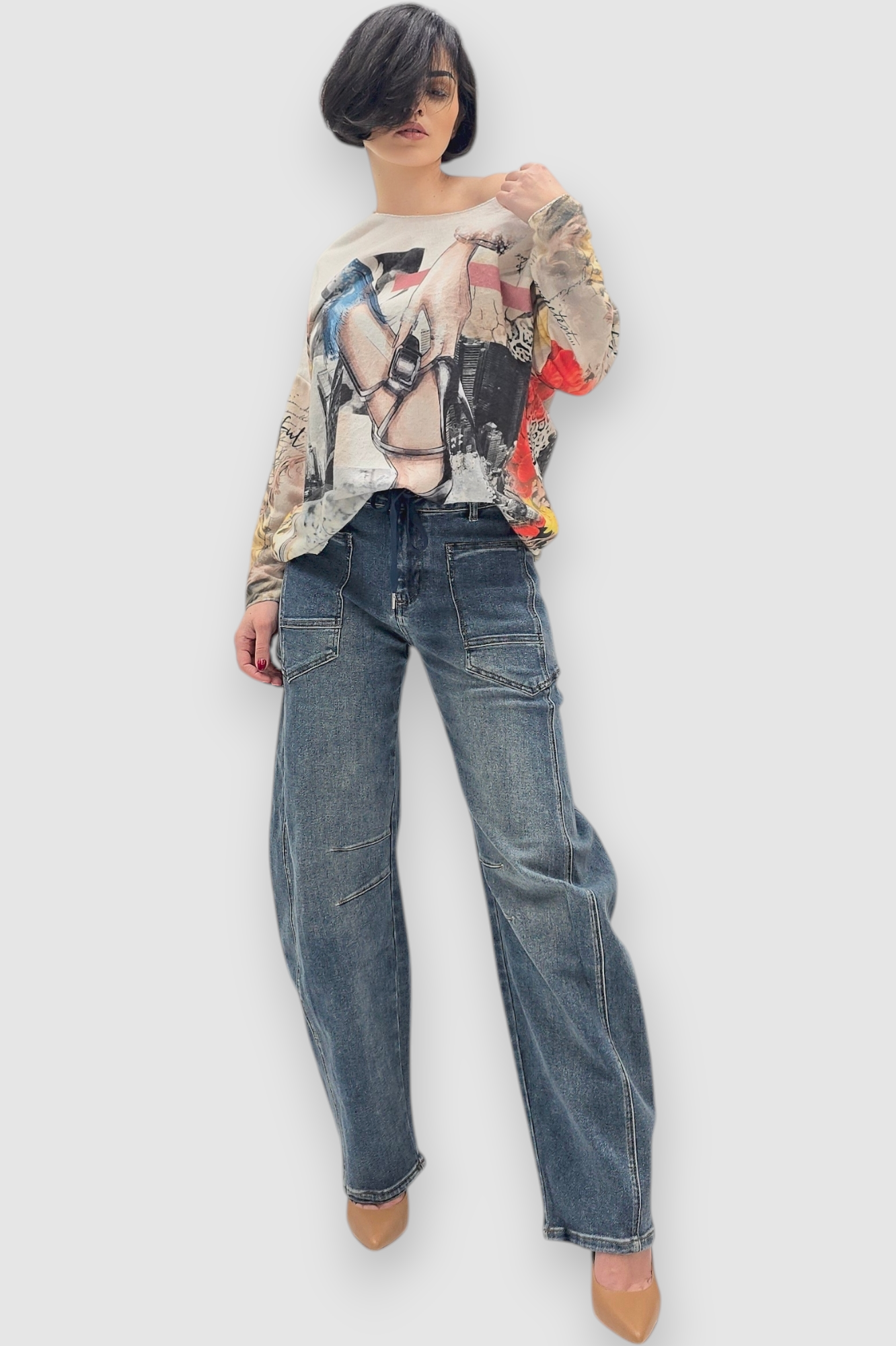 Ženska mekana majica Fara sa printom sandale i srebnim koncem na ovratniku