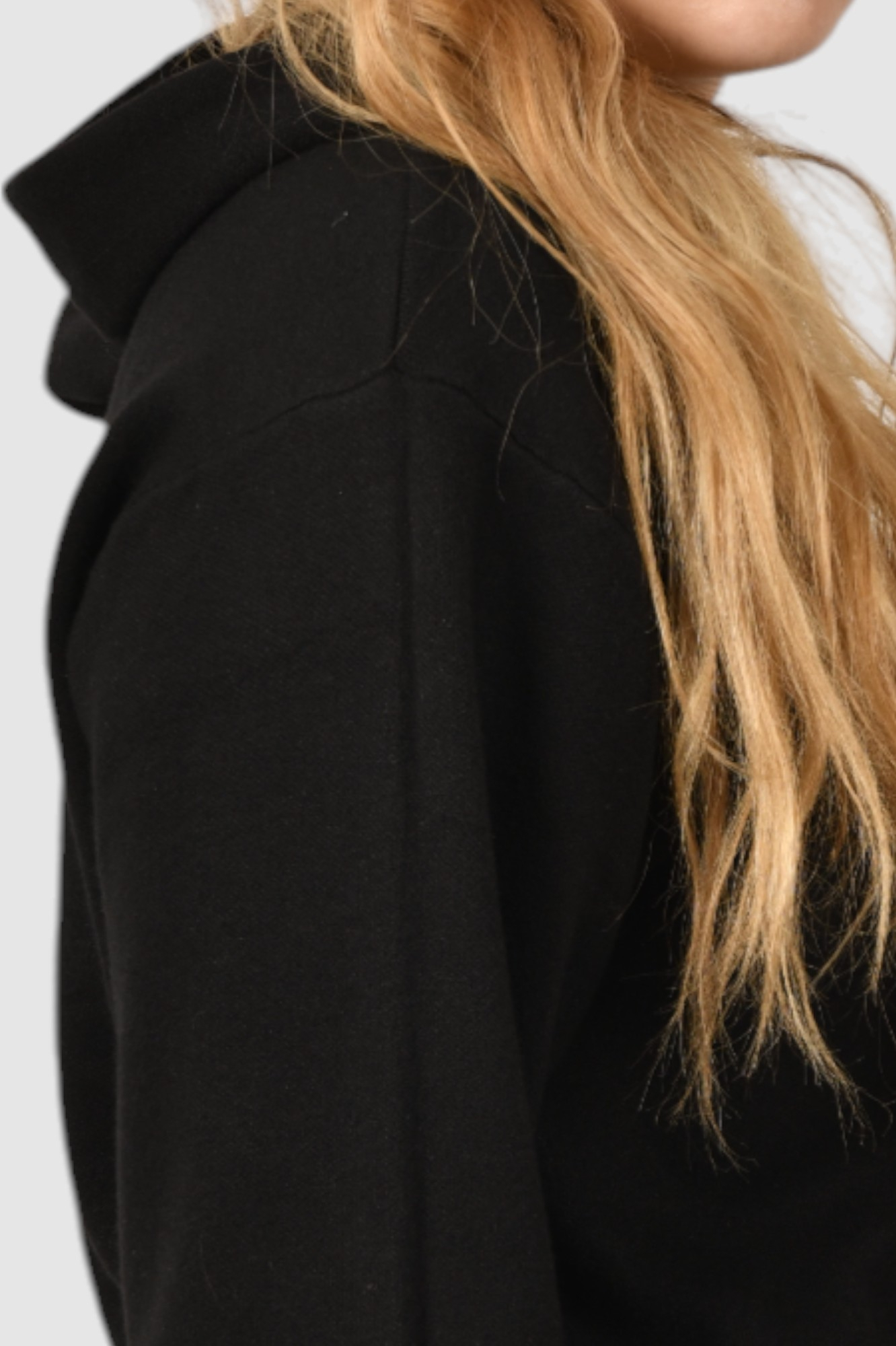 Ženska crna hoodica sa kapuljačom Noelia