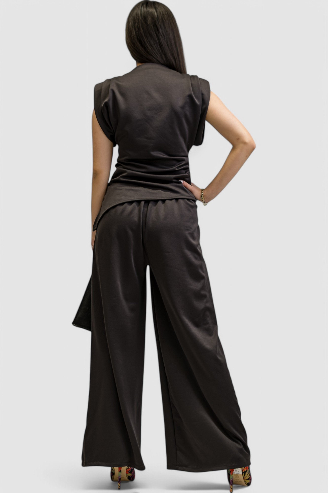 Ženski tamno sivi komplet s asimetričnim topom Francine